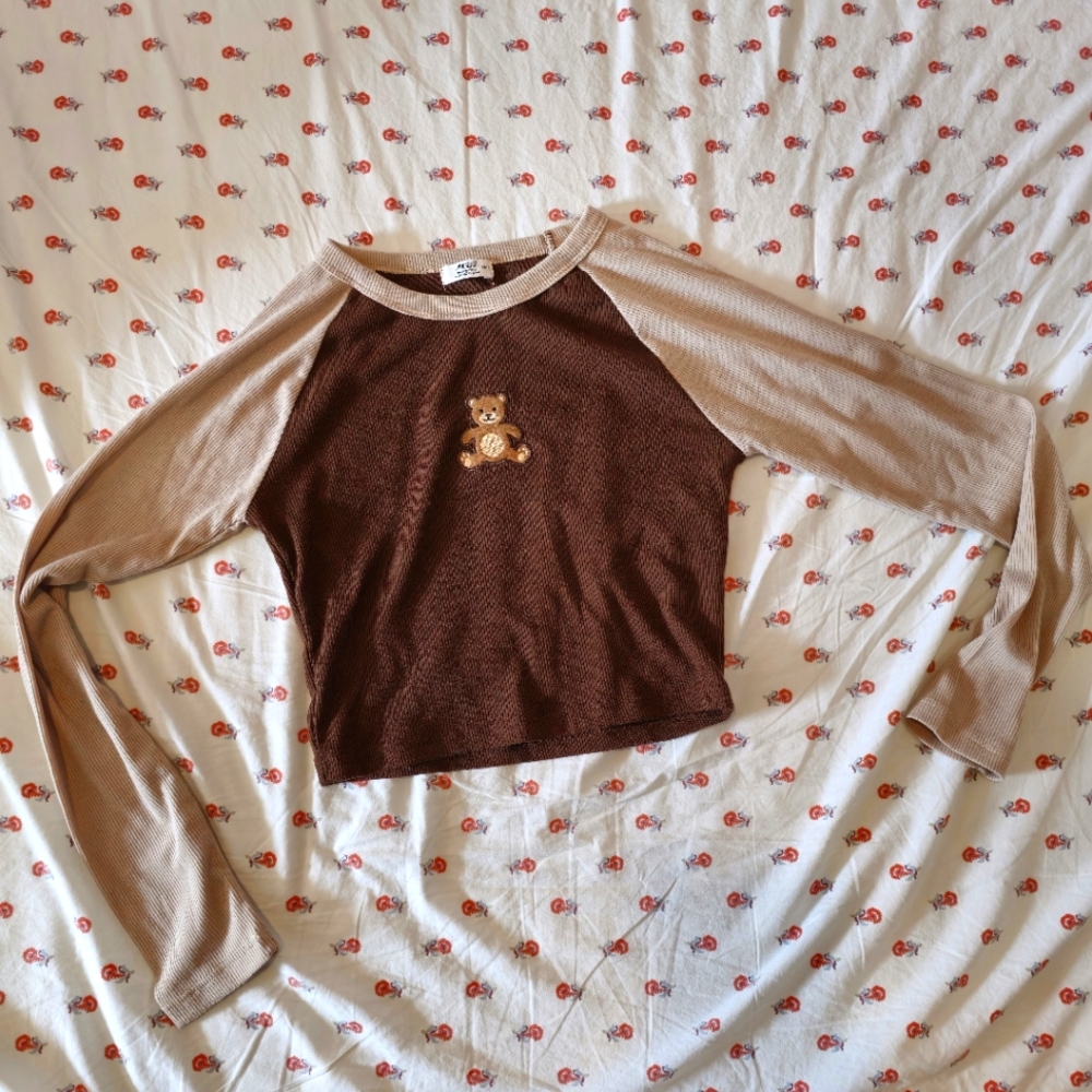 🧸 Teddy Bear Cropped Raglan Tee